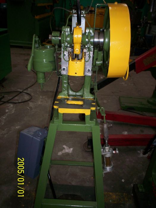 TROQUELADORA 8 TONS.